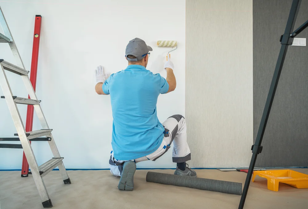 De beste ondergrond voor glasvliesbehang aanbrengen is een muur die behangklaar is.